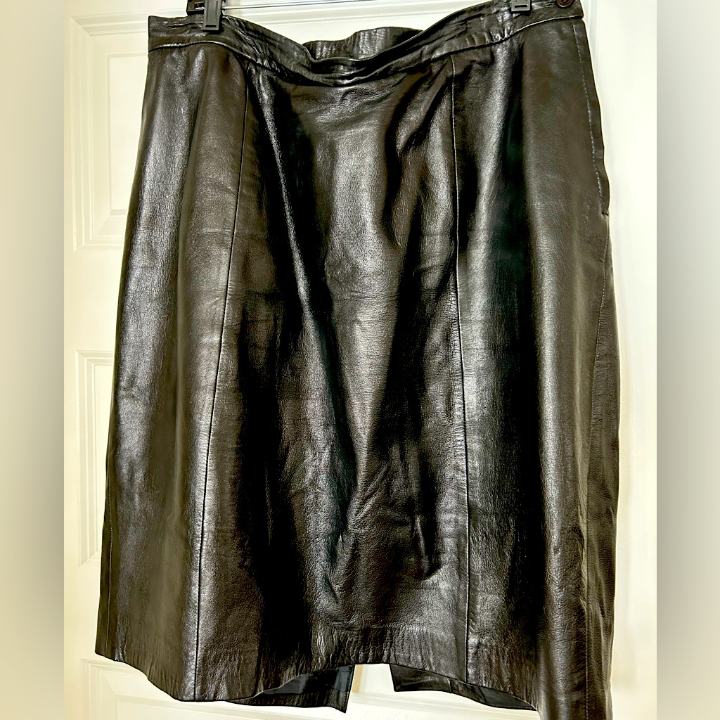 Liz Claiborne Rich Black Lambskin Leather Pencil Skirt